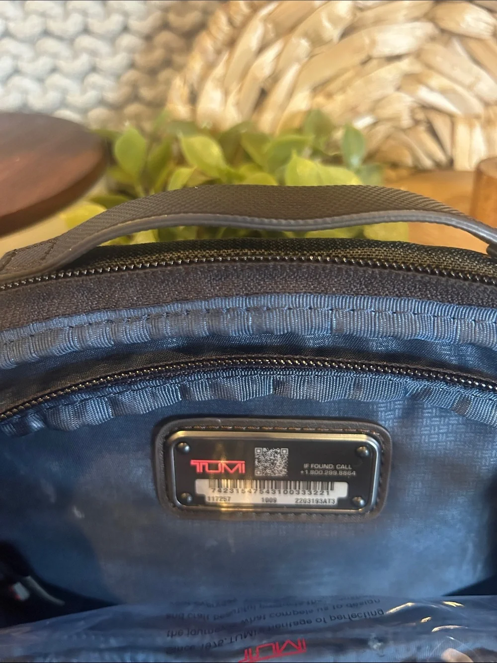 Tumi authentic alpha
